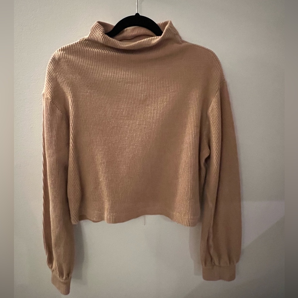Reformation - Ribbed Cropped Mock neck sweater in Camel